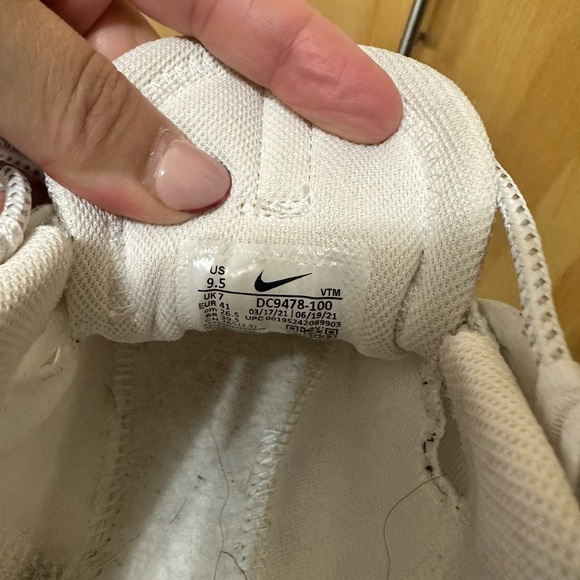 Nike White and Pink Sneakers for Everyday Comfort - Picture 9 of 9